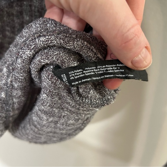 Urban Outfitters Gray Off-the-Shoulder Bodycon Sweater Women’s Size Small - Picture 3 of 5